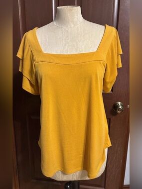 Harlow and Rose gold/yellow flutter sleeve top size small